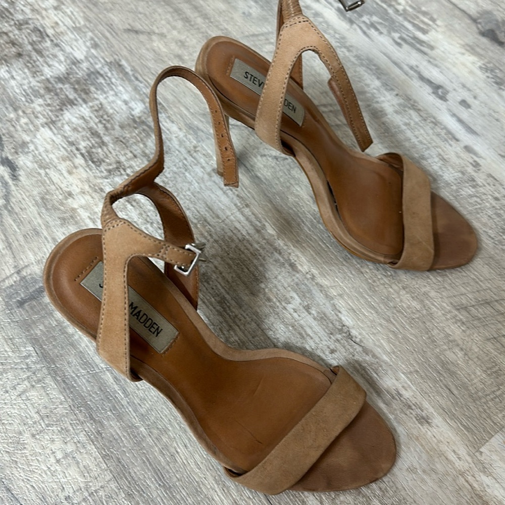 Steve Madden pumps size 6.5. Cream